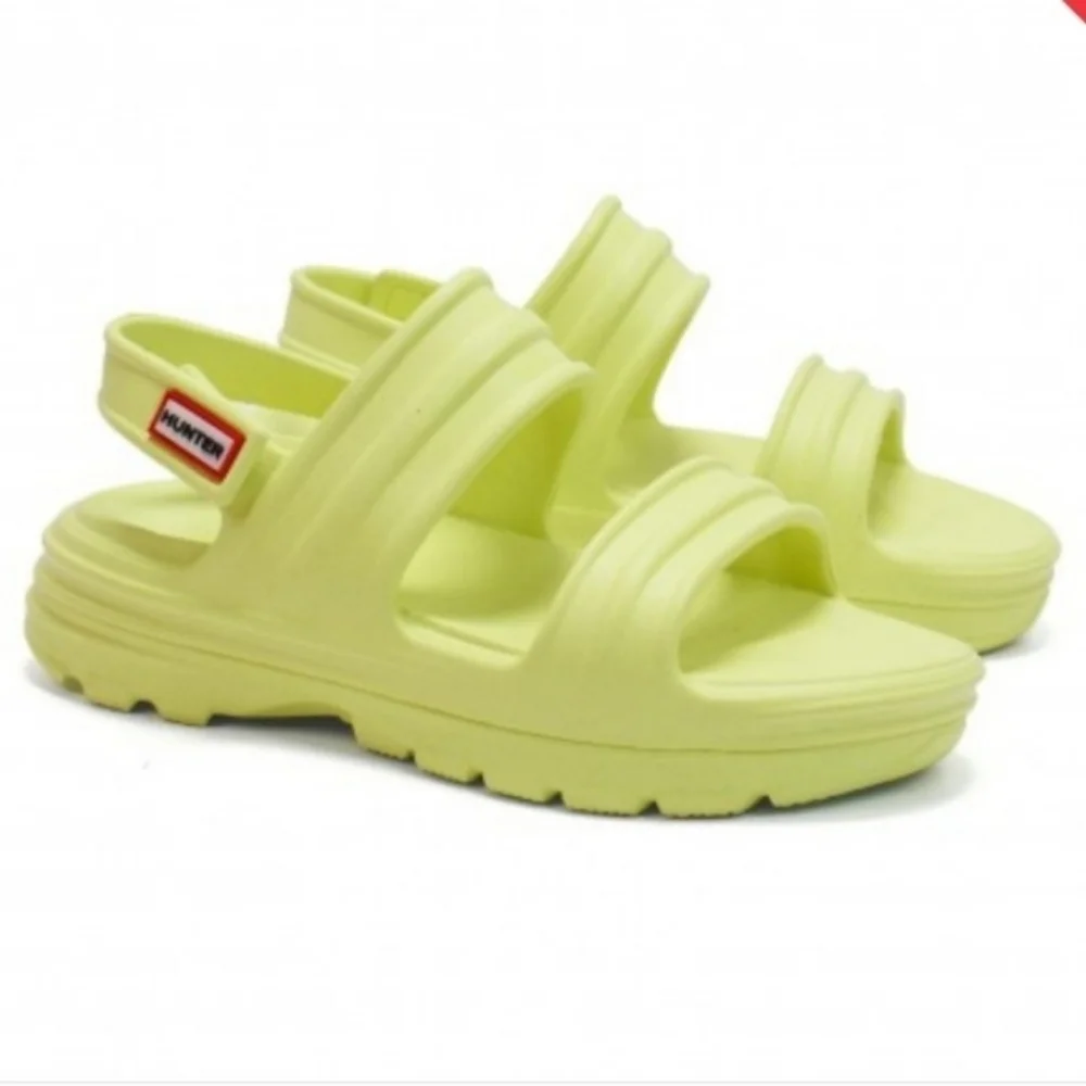 HUNTER BLOOM ALGAE FOAM SANDALS IN ZESTY YELLOW NIB